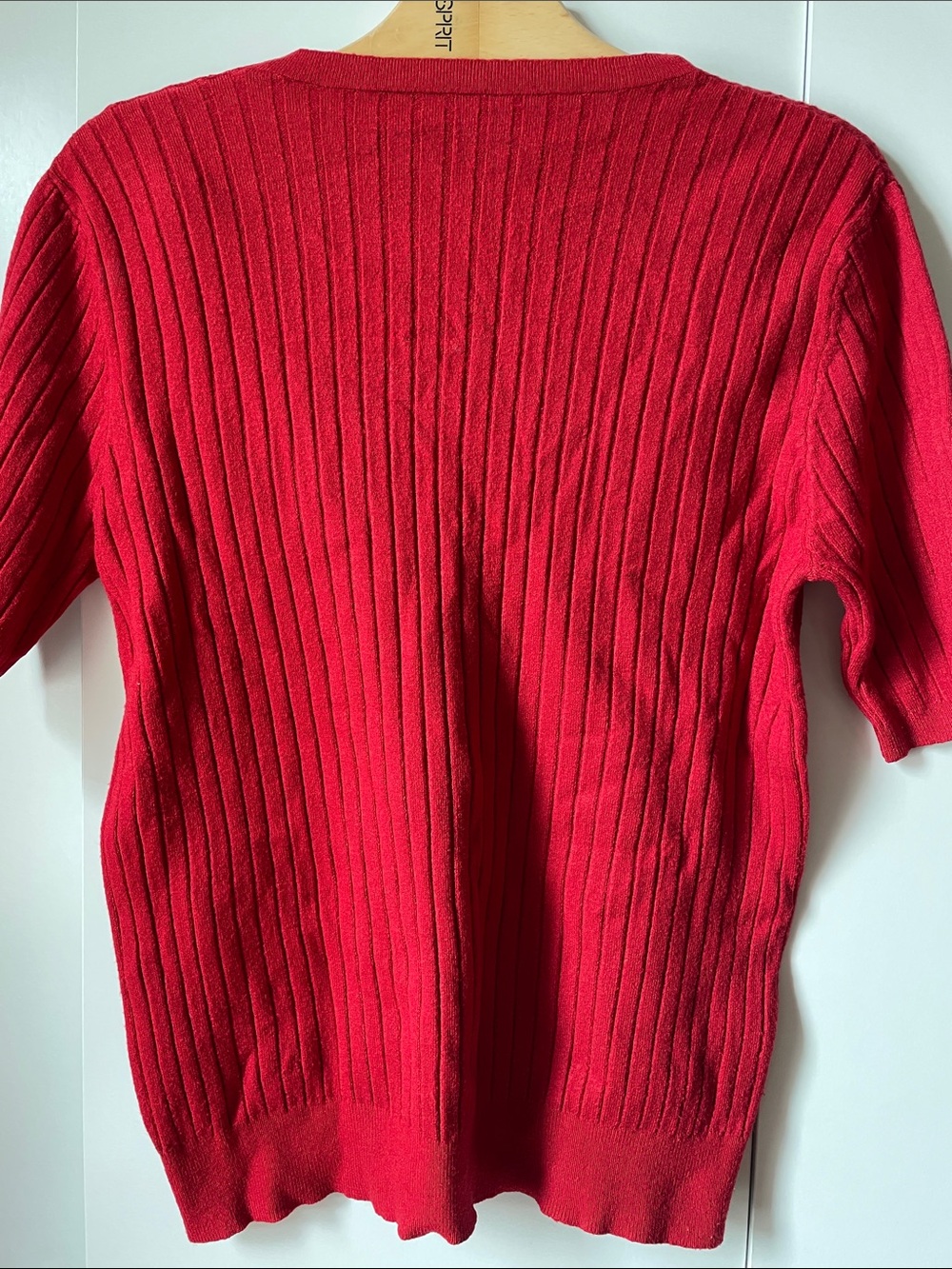 Red Ribbed V-Neck Short Sleeve Sweater - Picture 3 of 3